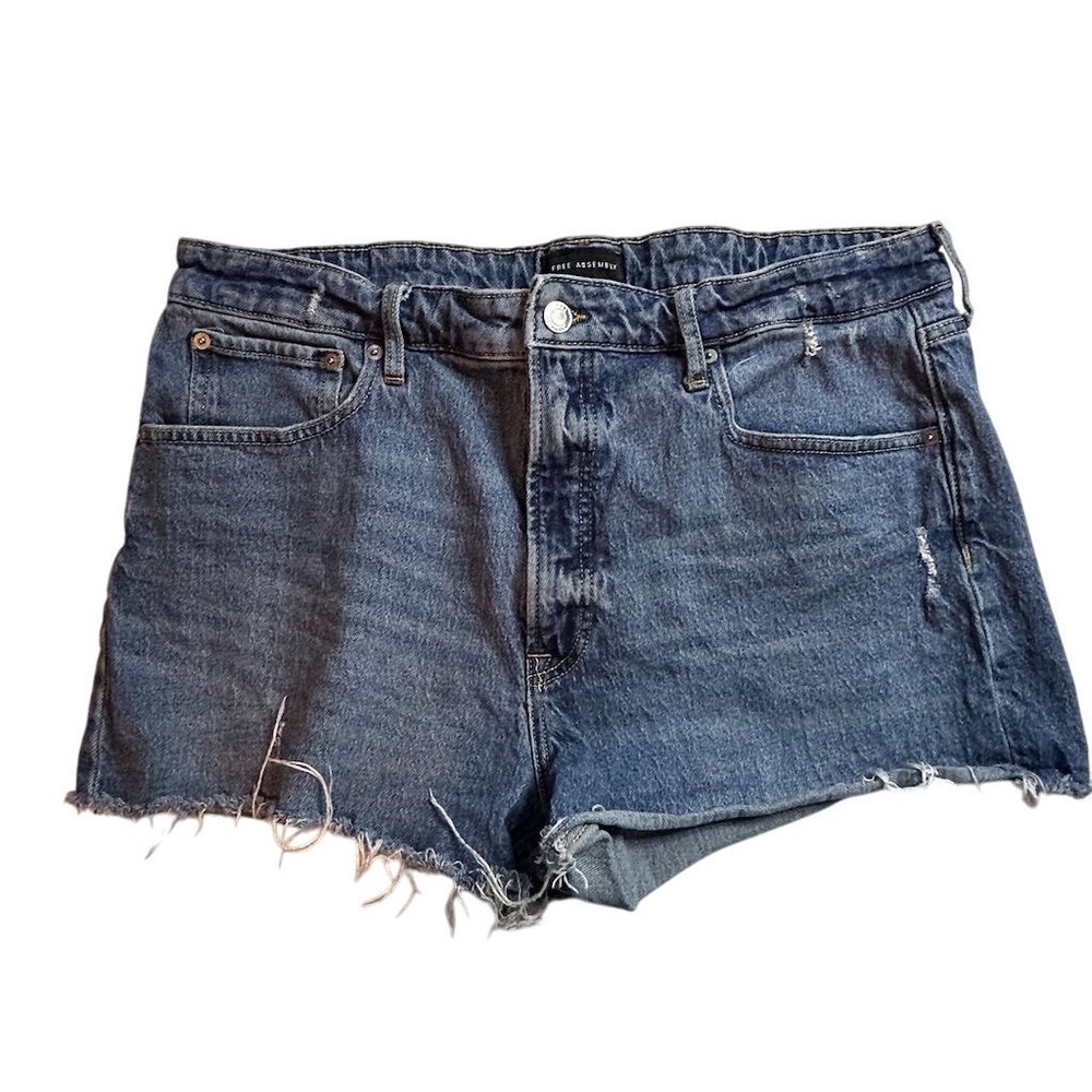 Free Assembly‎ Women's High-Rise Distressed Denim Shorts Size 16 Blue